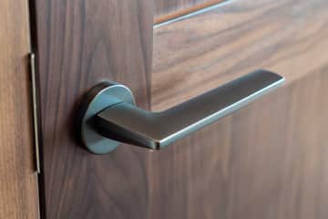 無垢フローリングをはじめ多くの木質建材を展示しています